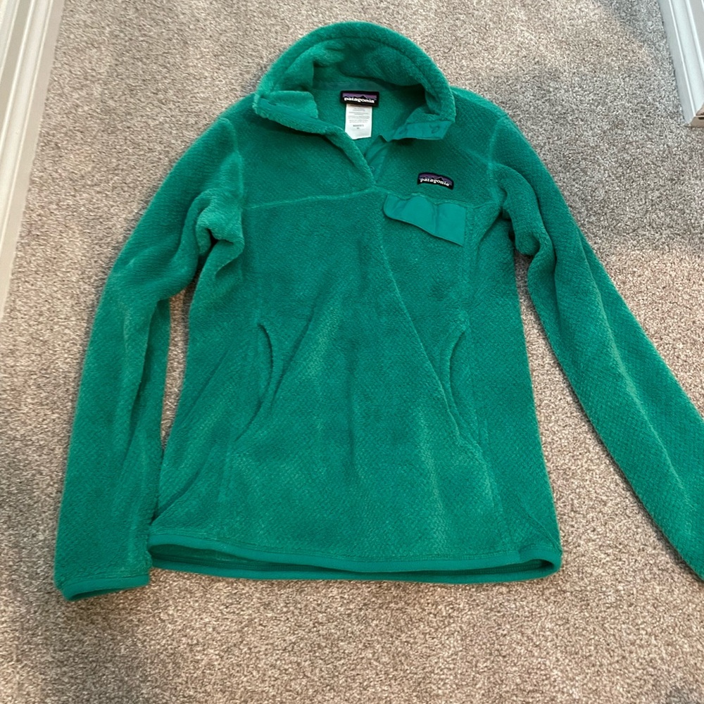 Green Patagonia pullover